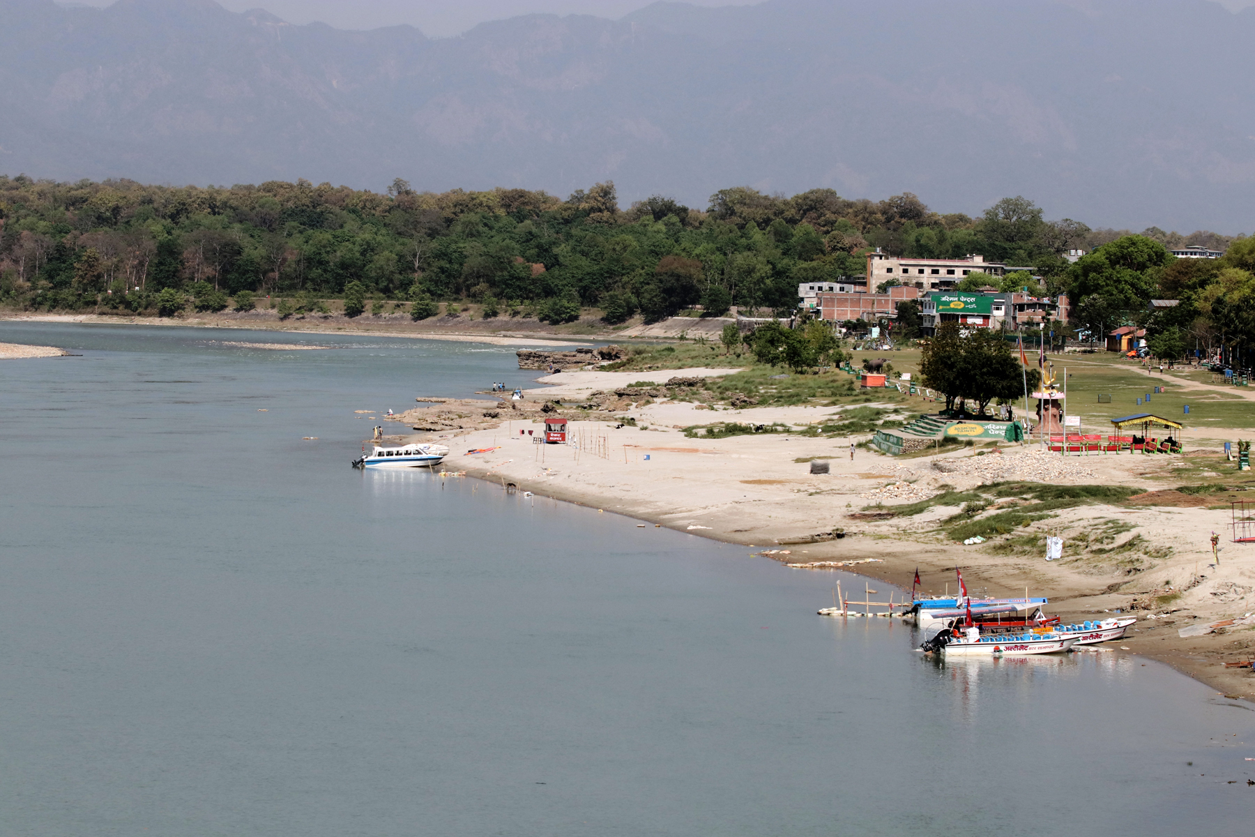 नारायणी नदीको बहाव कम भएपछि निकुञ्जको सुरक्षामा चुनौती