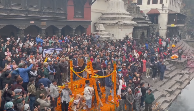 भजन शिरोमणि आचार्यको भावपूर्ण बिदाइमा जब आर्यघाटमा गुञ्जियो ‘जहाँ छन् बुद्धका आँखा’.....