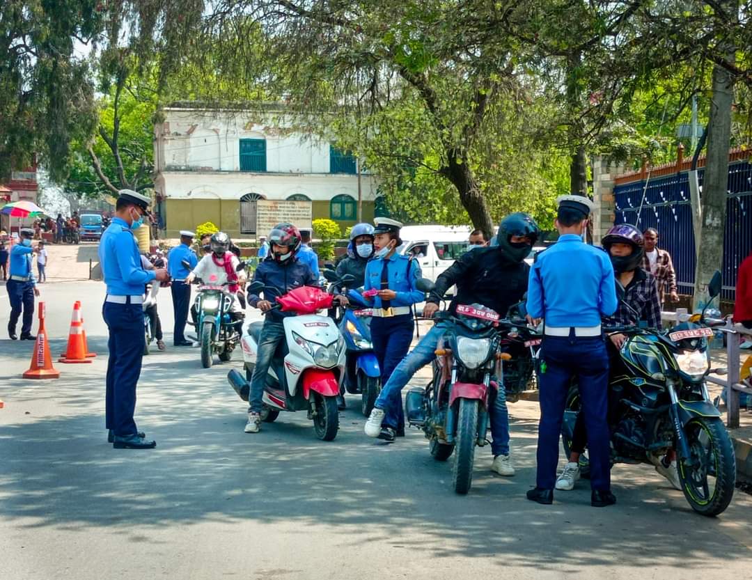 ट्राफिक नियम उल्लंघनको जरिवाना बढ्यो, १६ वटा कसुरमा १५ सय रुपैयाँ जरिवाना हुने