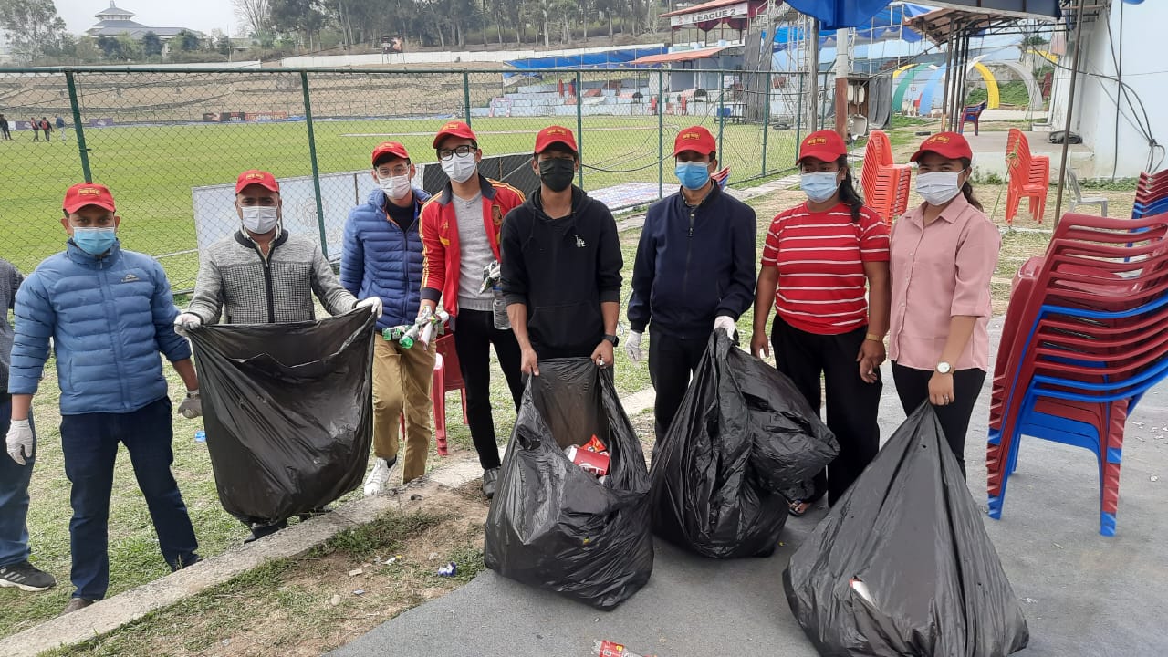 सीजी फुड्सद्वारा कीर्तिपुरस्थित क्रिकेट रङ्गशालाको सरसफाई