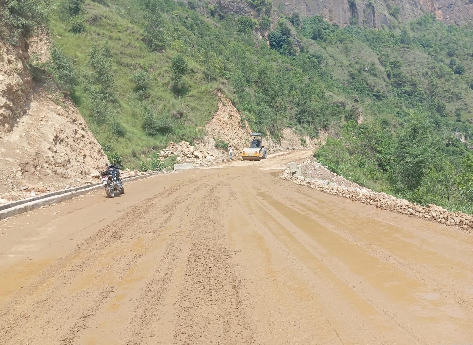 मालढुङ्गा-बेनी सडक कालोपत्र गर्न १३ दिन यातायात बन्द